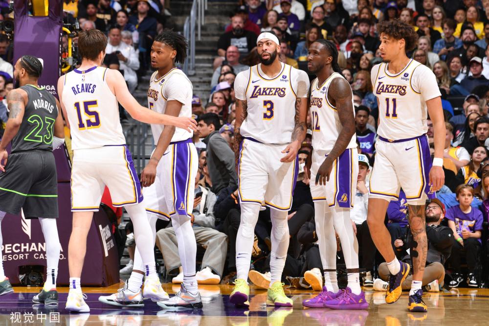 风格截然不 风格截然不